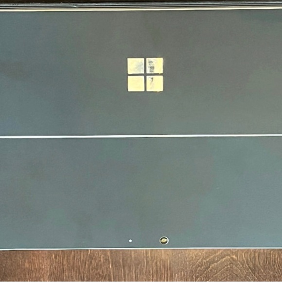 Microsoft Surface Pro 6 i5 8GB 256GB with Keyboard and Charger - Picture 2 of 3